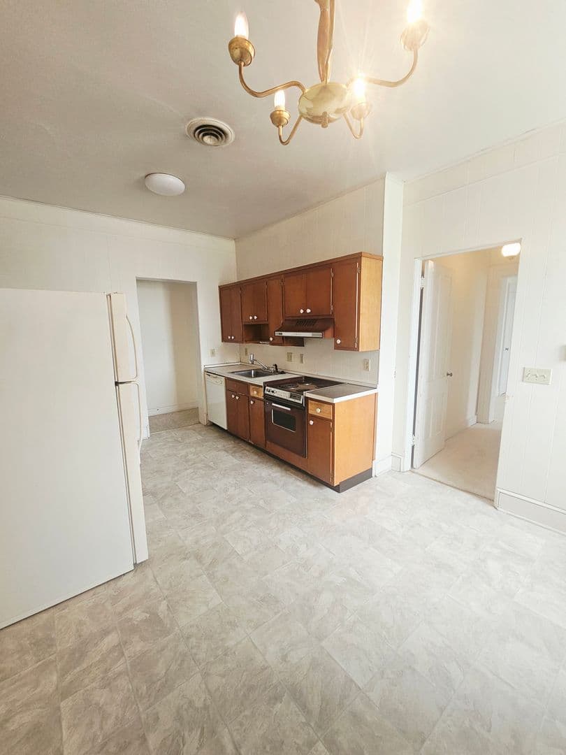 Erie Apartment: 527-529 West 6th Street