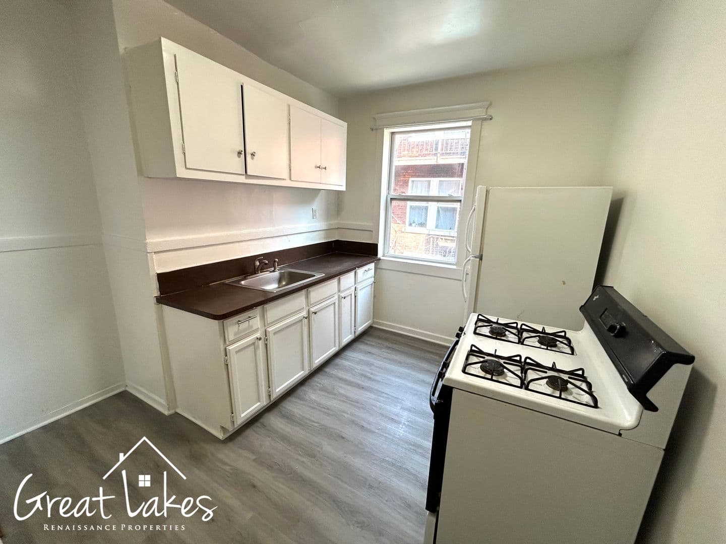 Detroit Apartment: 8133-8139 Senator St and 2030-2036 Mullane