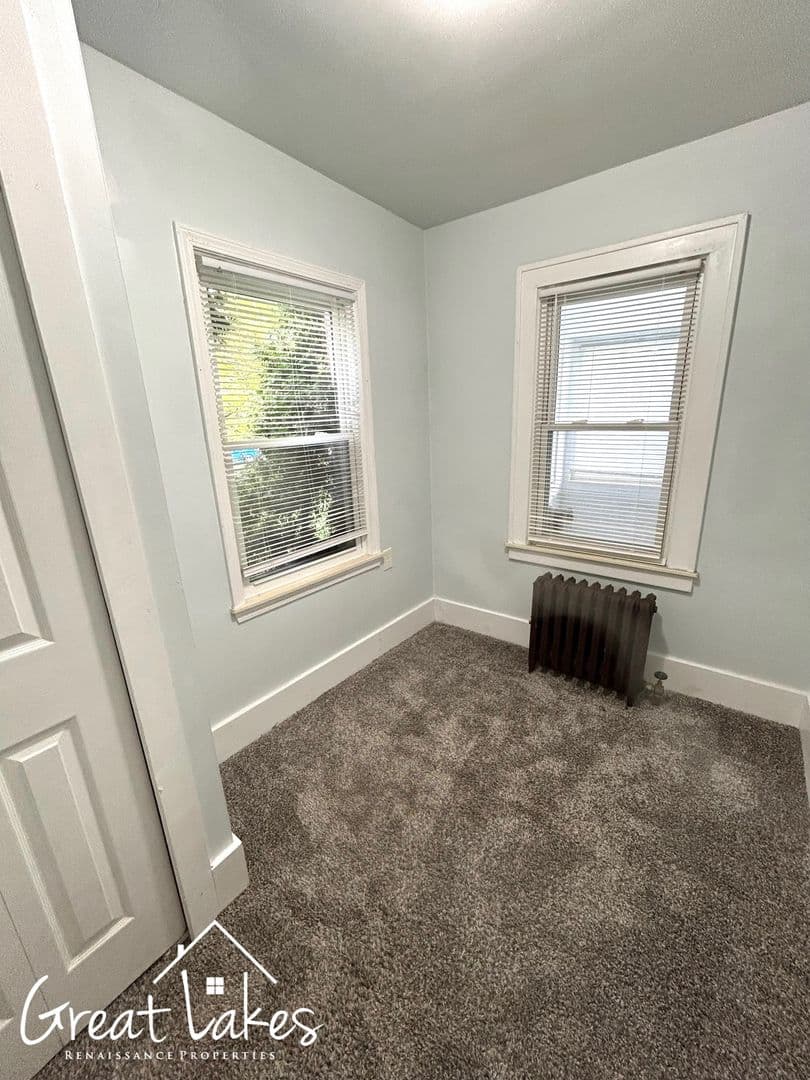 Roseville House: 19441 Eastland St