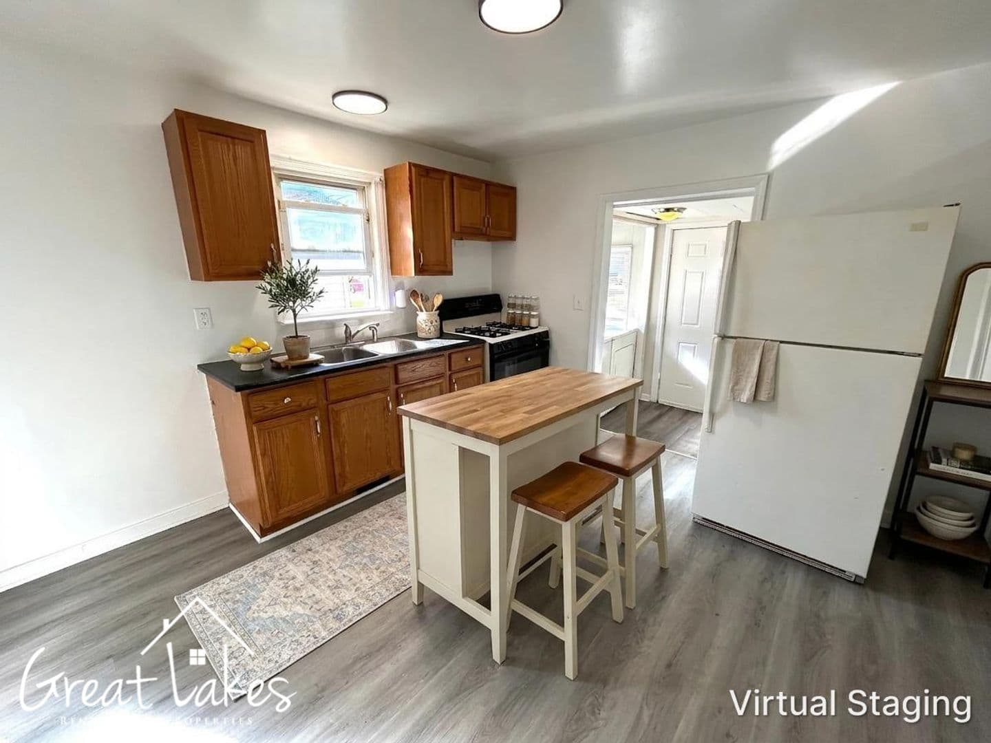 Roseville House: 25158 Pearl St