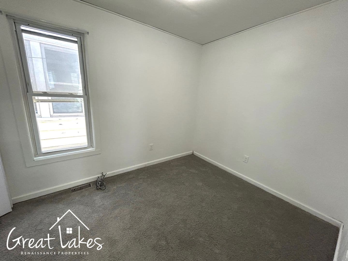 Hamtramck Apartment: 3013 Roosevelt St
