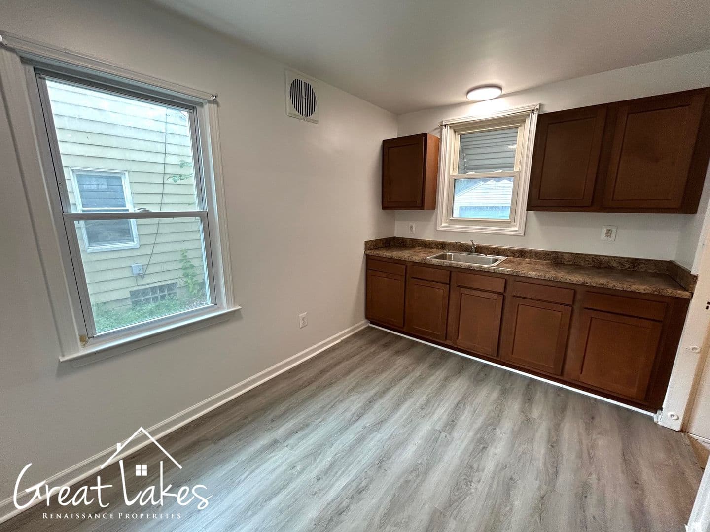 Harper Woods House: 19138 Washtenaw St