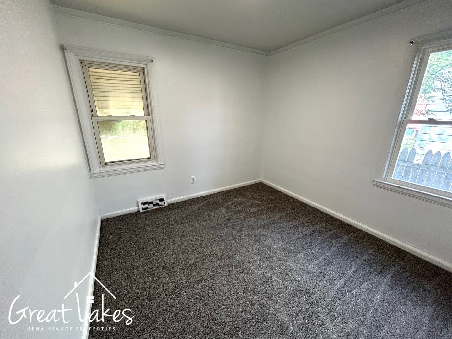 Harper Woods House: 19138 Washtenaw St