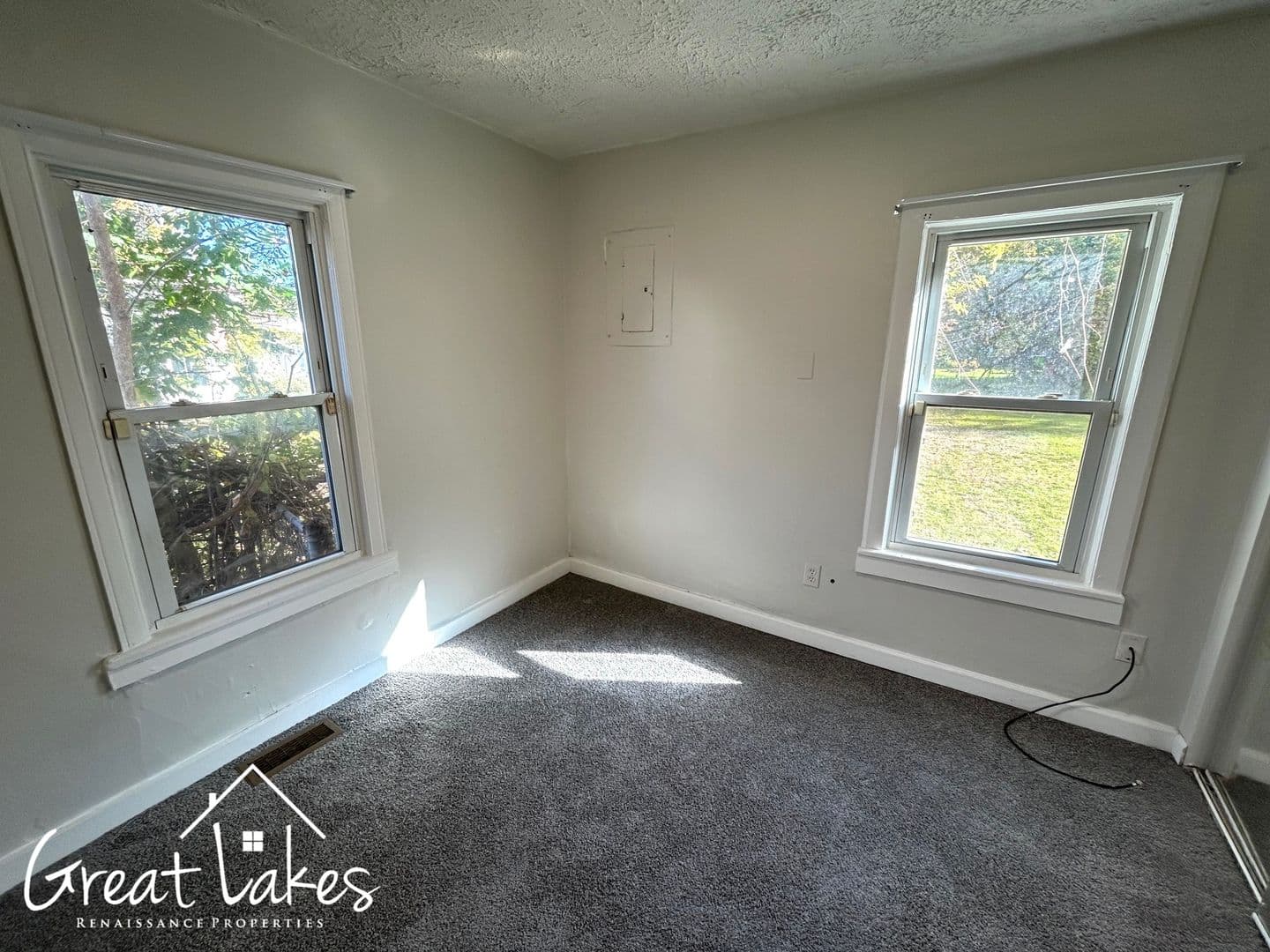 Roseville House: 25158 Pearl St