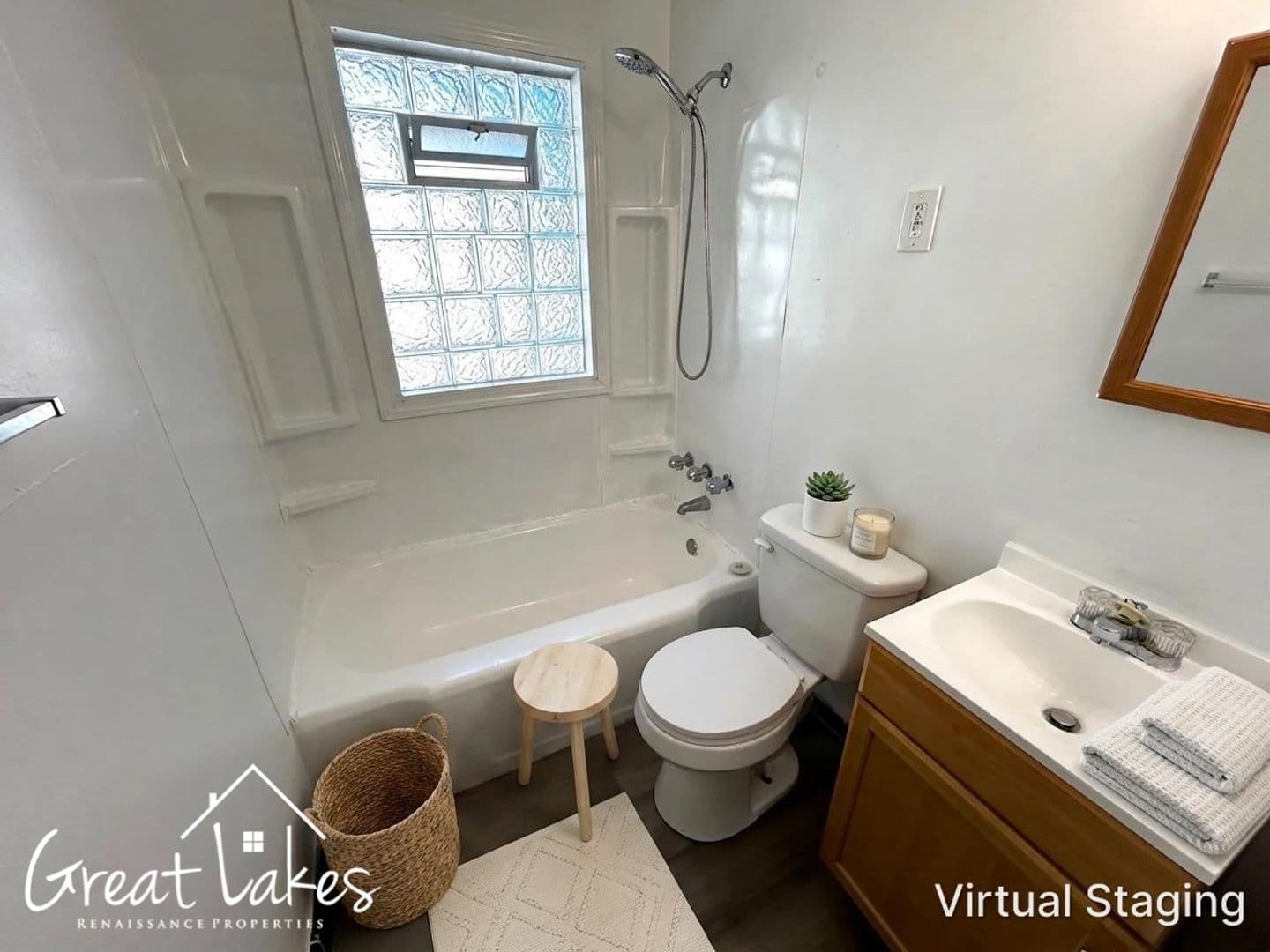 Harper Woods House: 19323 Kenosha St