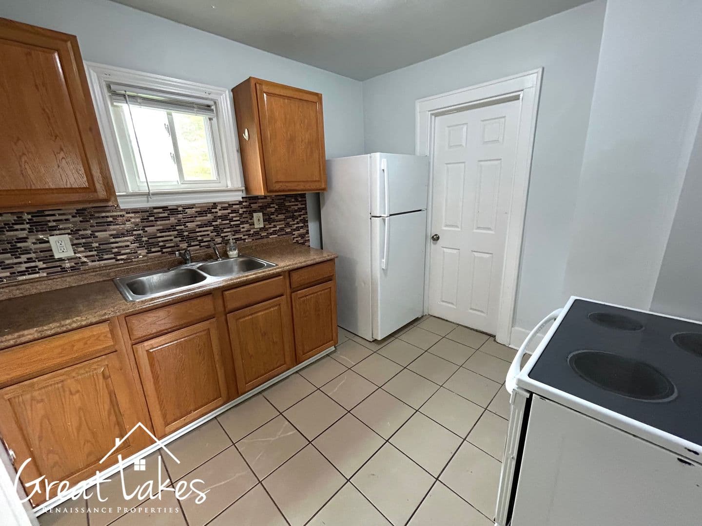 Roseville House: 19441 Eastland St