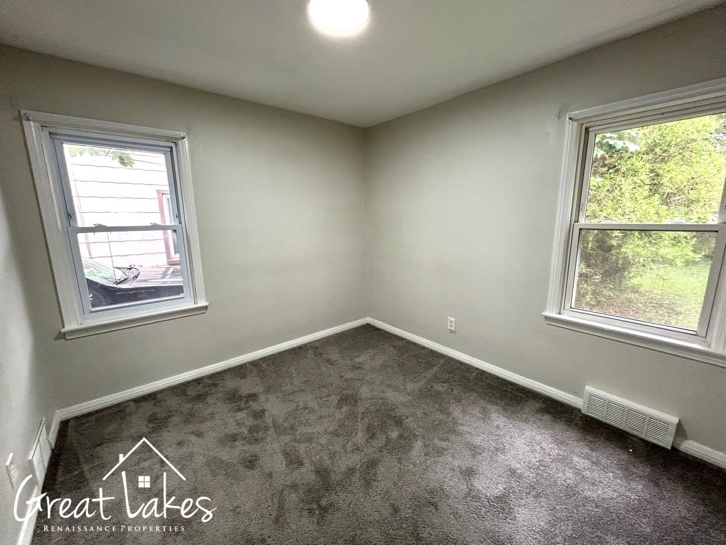 Harper Woods House: 18541 Washtenaw St
