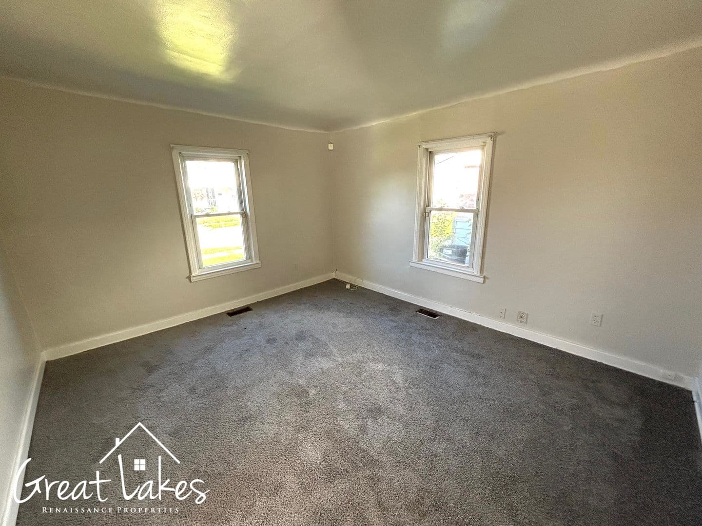 Roseville House: 25158 Pearl St