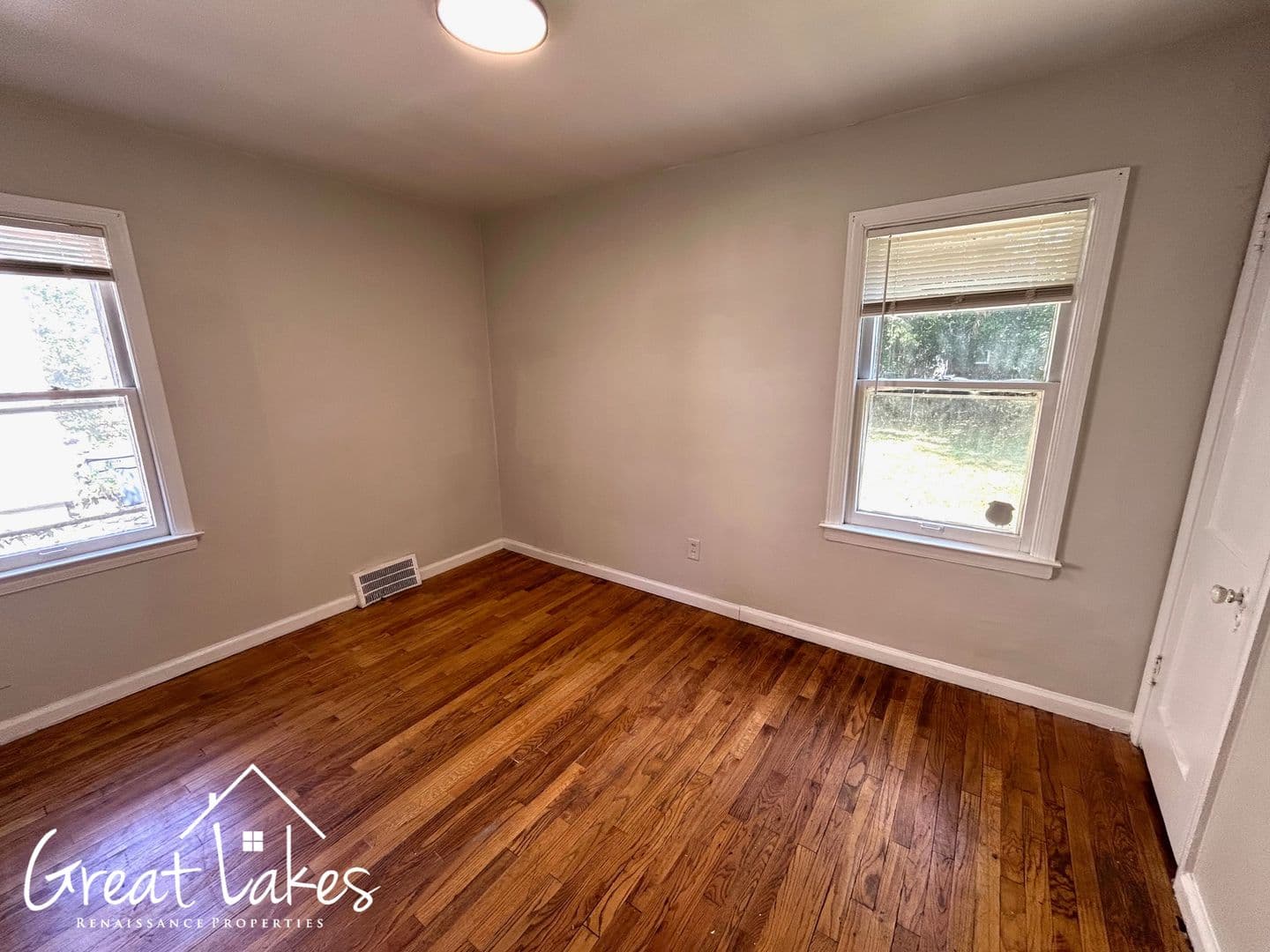 Harper Woods House: 19323 Kenosha St