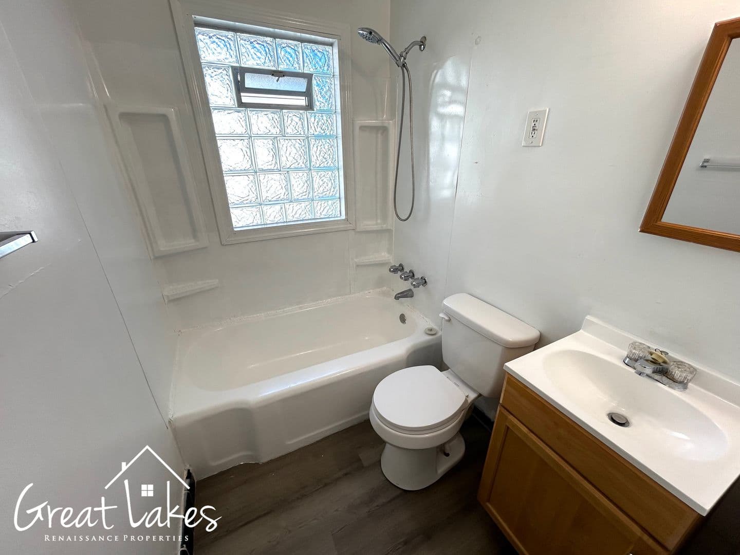 Harper Woods House: 19323 Kenosha St