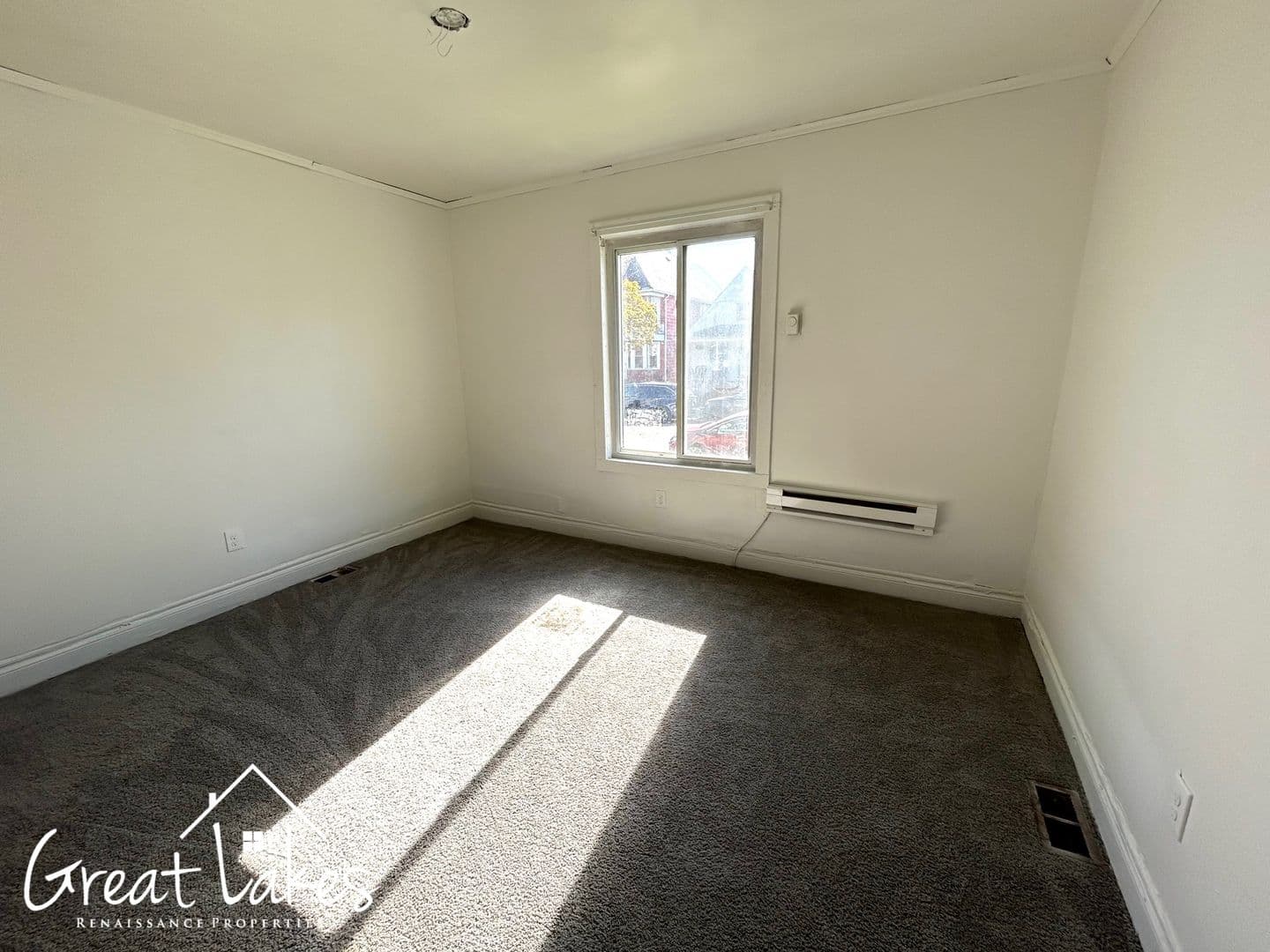 Hamtramck Apartment: 3013 Roosevelt St