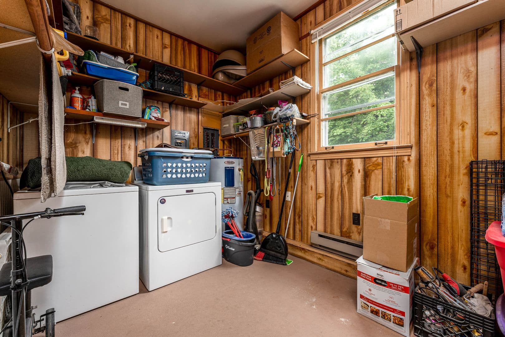 Columbia House: 206 River Heights Drive