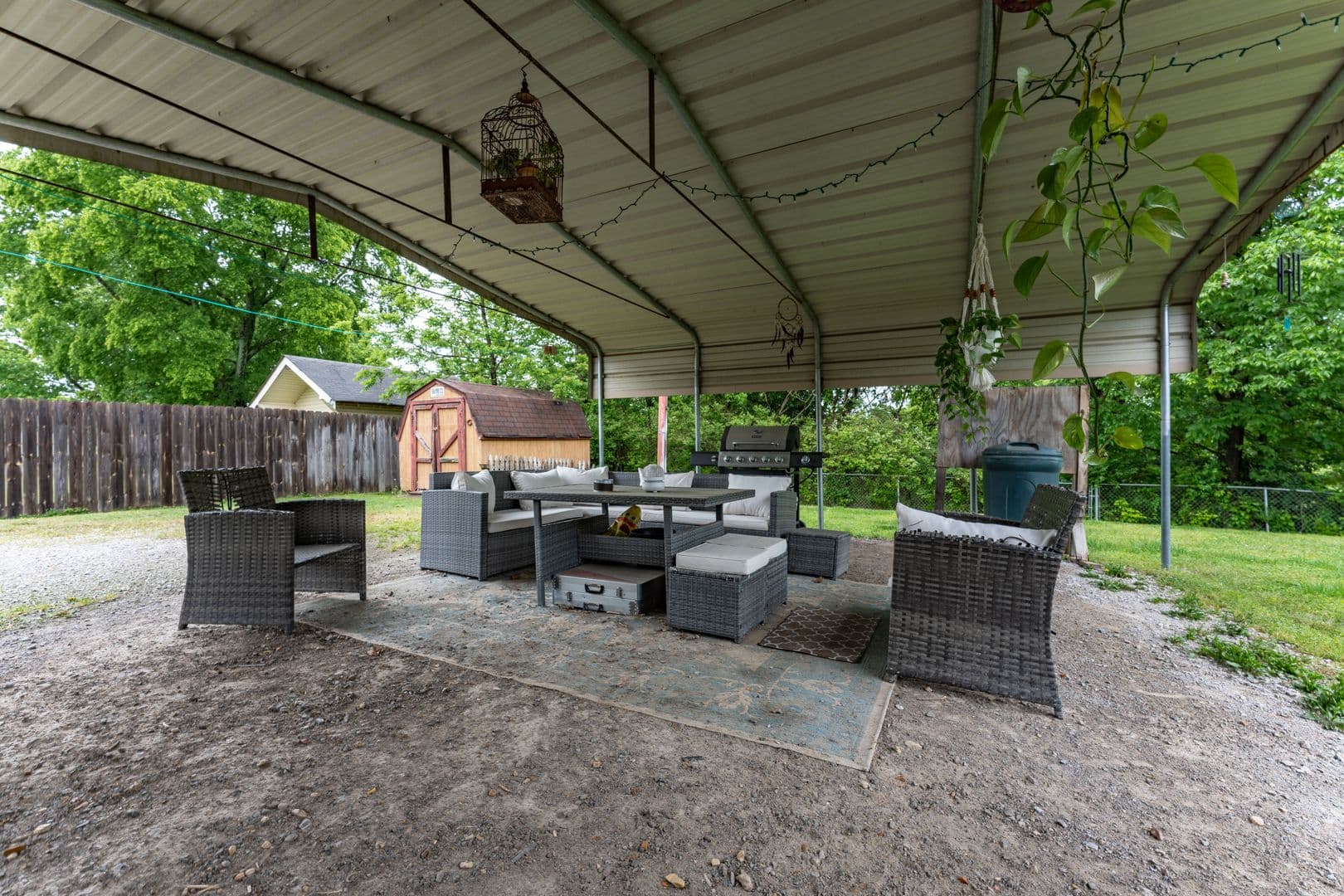Columbia House: 206 River Heights Drive
