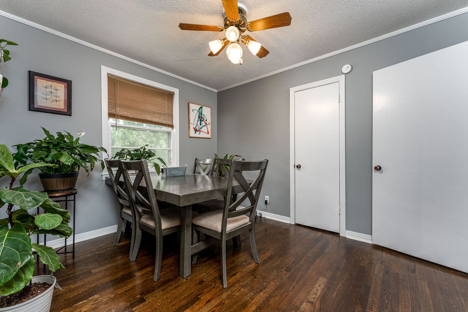 Columbia House: 206 River Heights Drive
