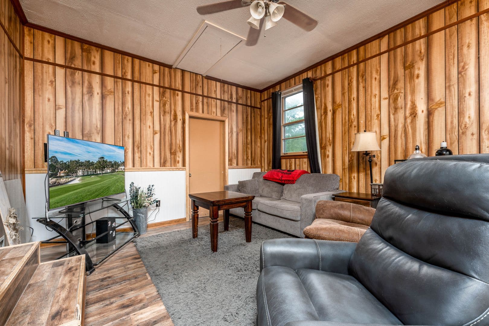 Columbia House: 206 River Heights Drive
