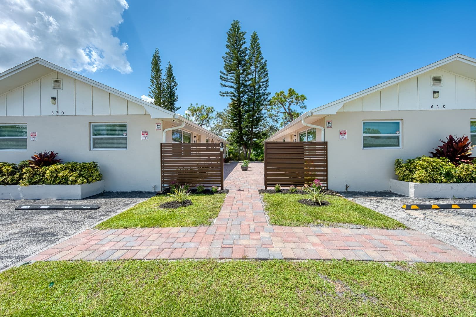 Naples Condo: 668-670 97th Ave. N