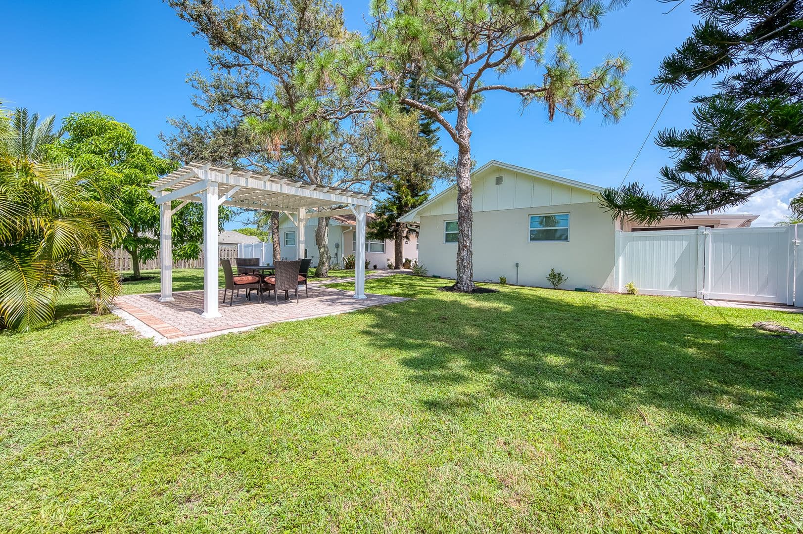 Naples Condo: 668-670 97th Ave. N