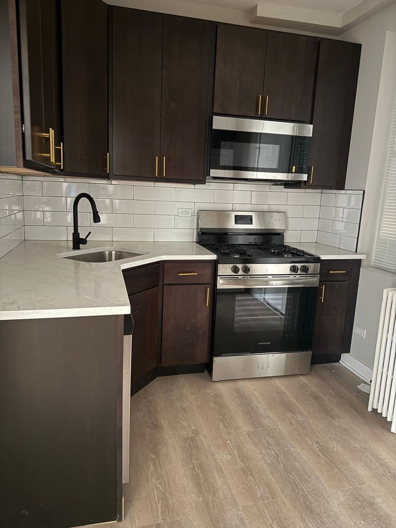 Chicago Apartment: 4022-4028 N. Mozart St.
