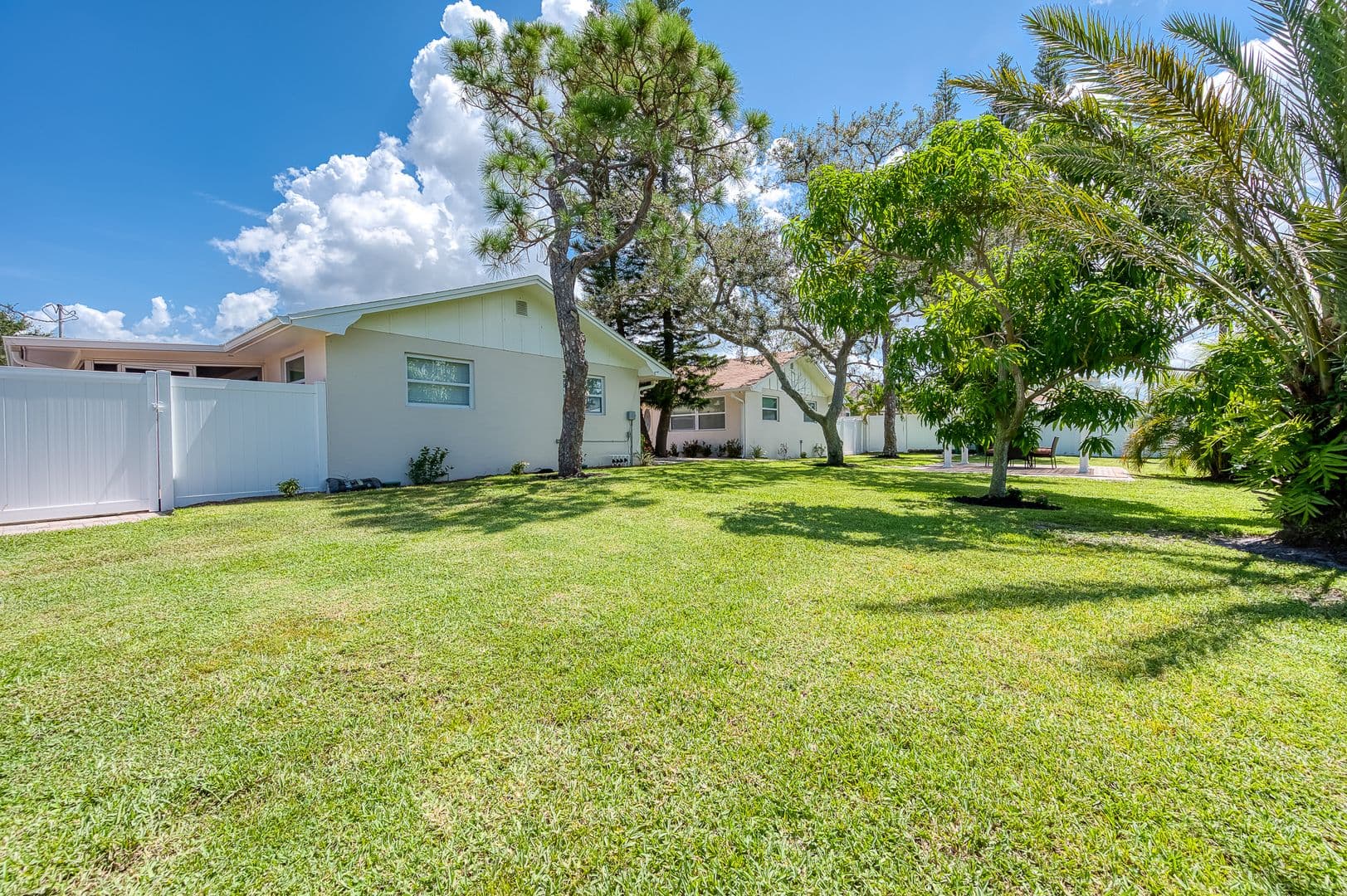 Naples Condo: 668-670 97th Ave. N