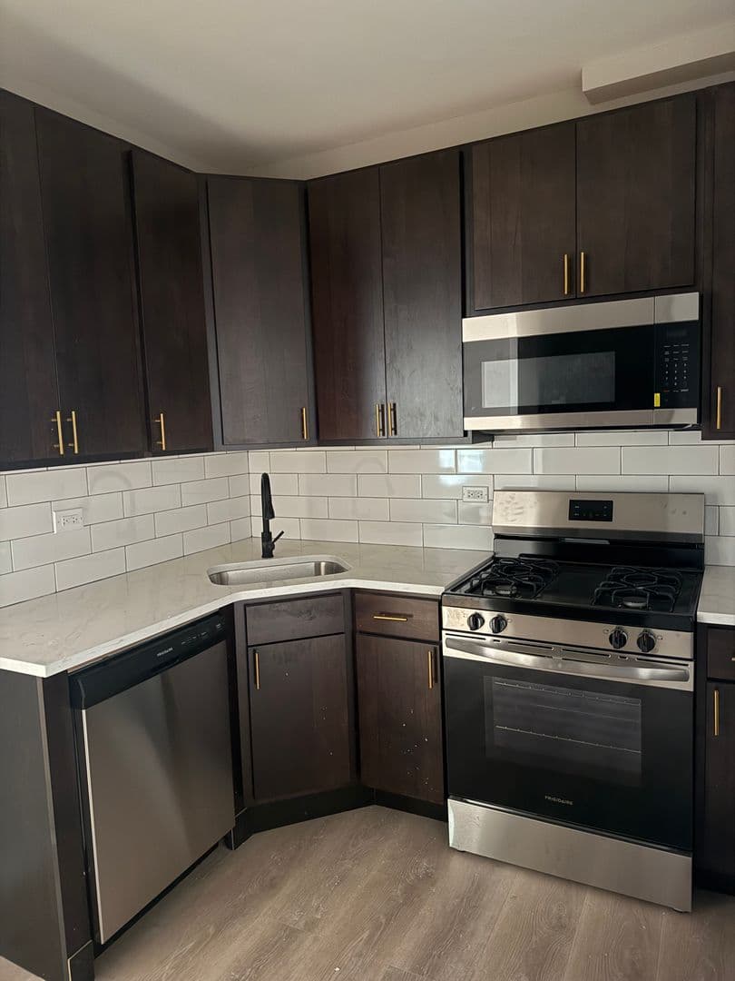 Chicago Apartment: 4022-4028 N. Mozart St.