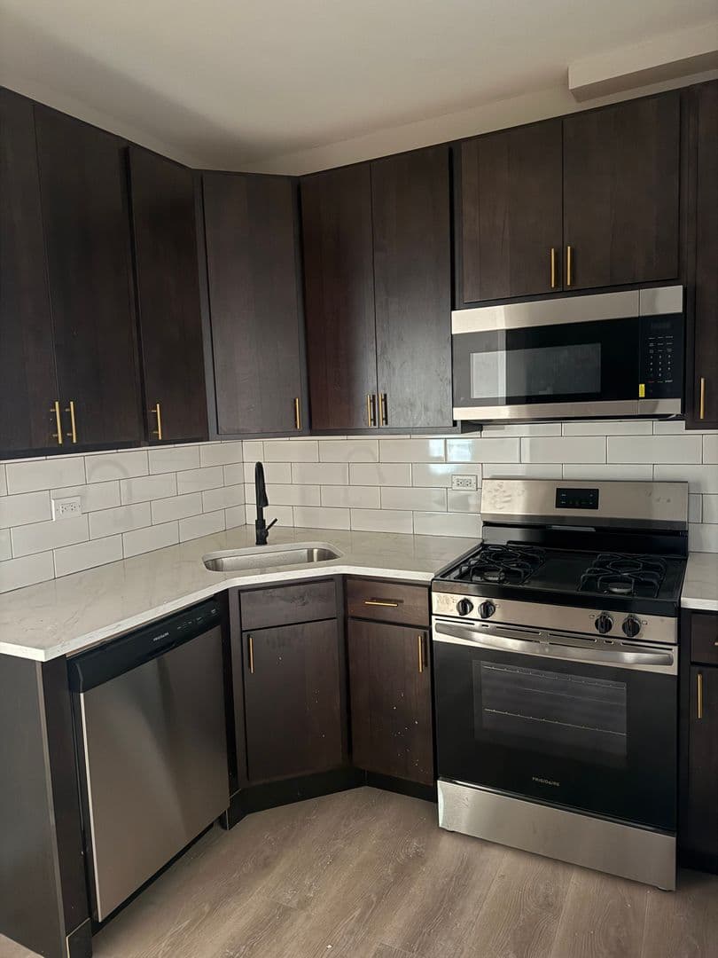Chicago Apartment: 4022-4028 N. Mozart St.