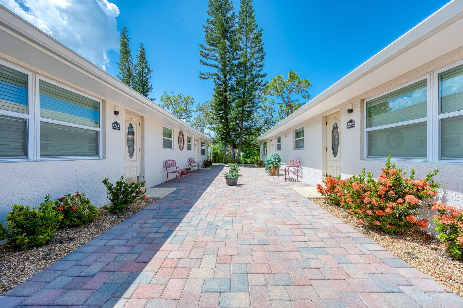Naples Condo: 668-670 97th Ave. N
