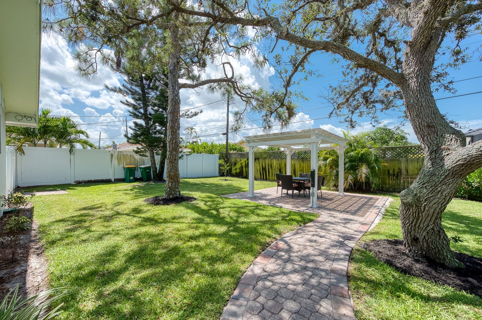Naples Condo: 668-670 97th Ave. N