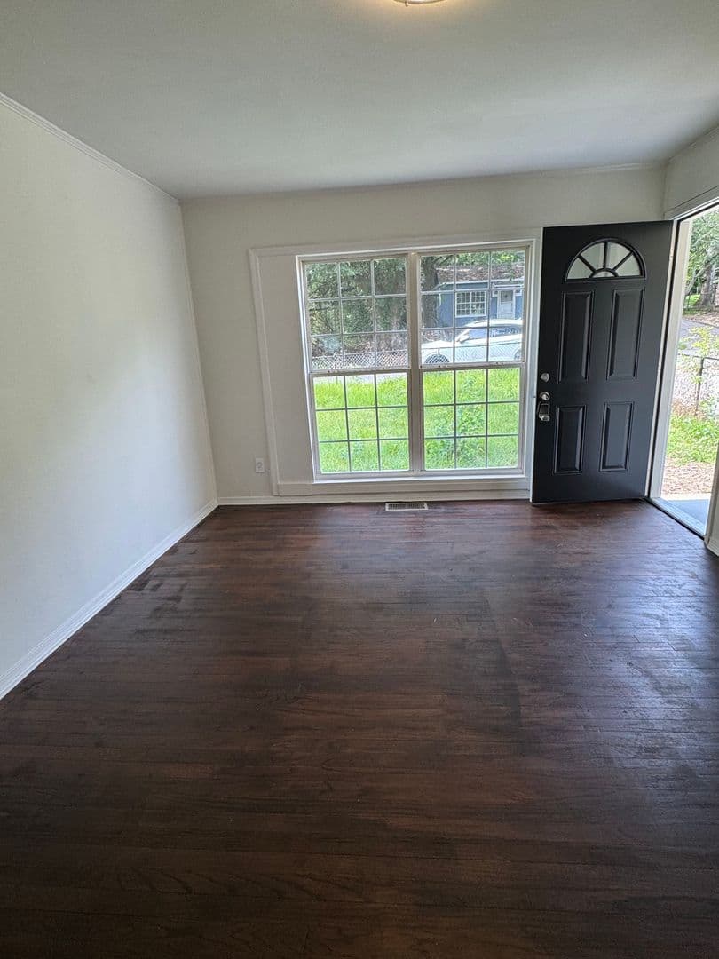Mobile House: 3923 Moffett Court