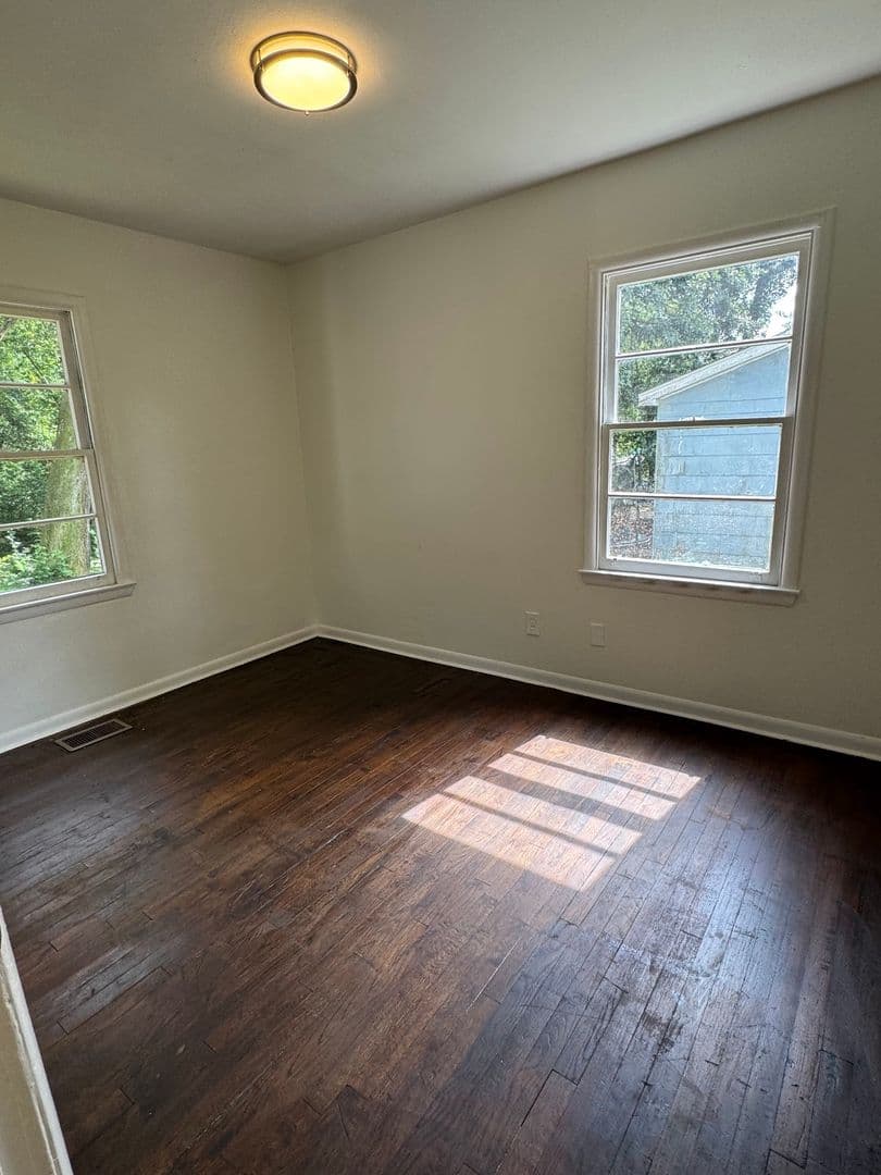 Mobile House: 3923 Moffett Court