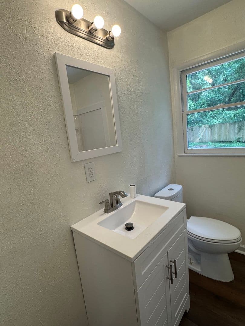 Mobile House: 3923 Moffett Court