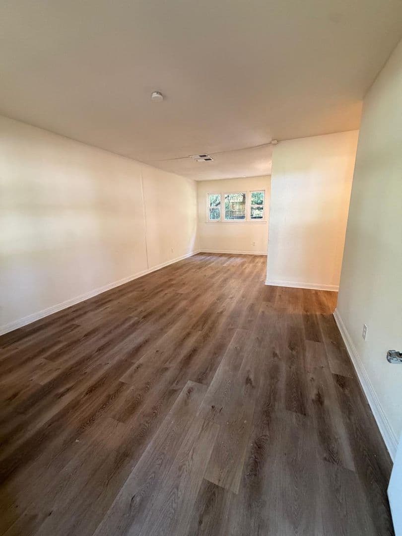 Mobile House: 6459 Barker Dr N