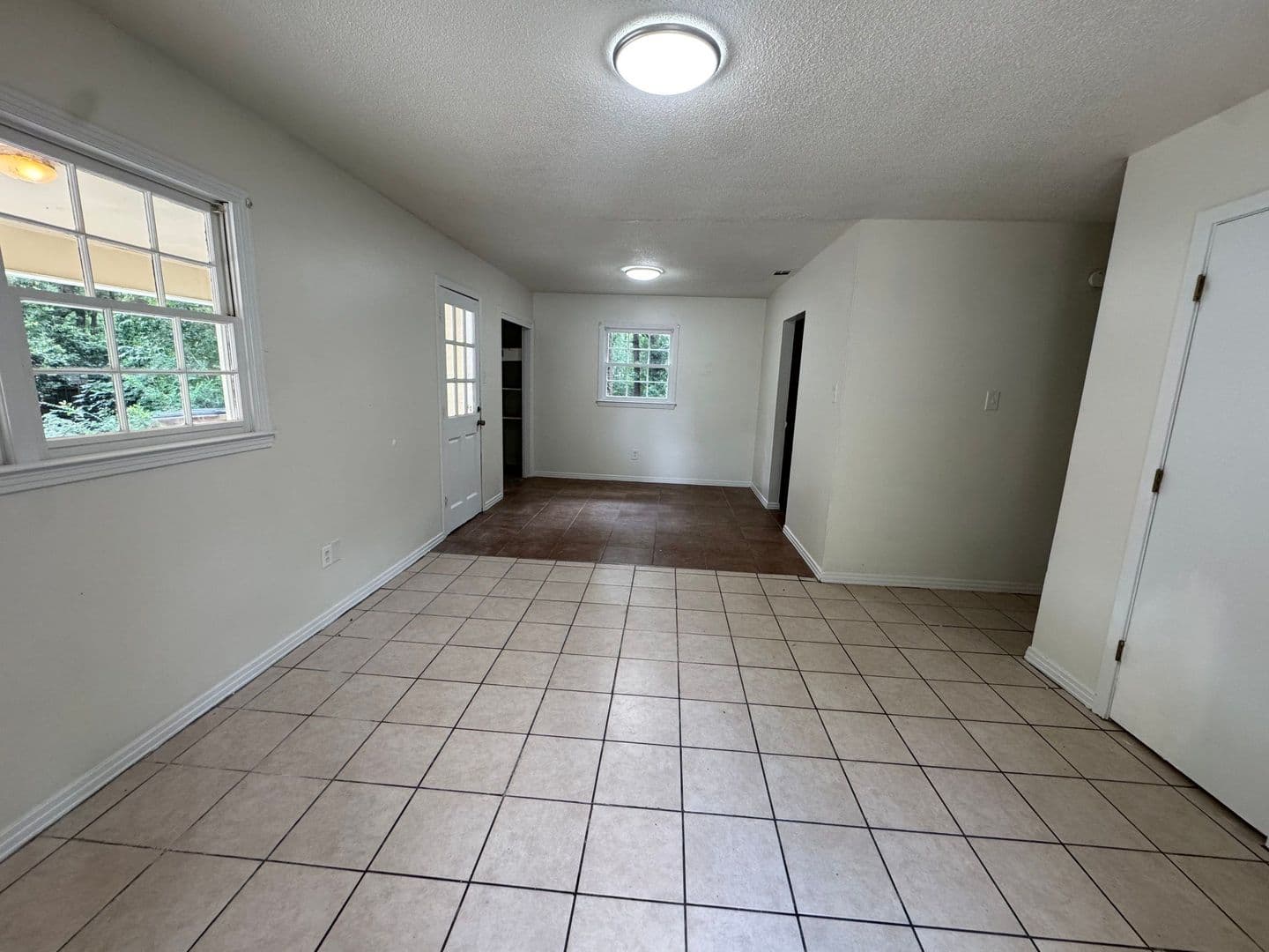Mobile House: 1055 Anders Dr