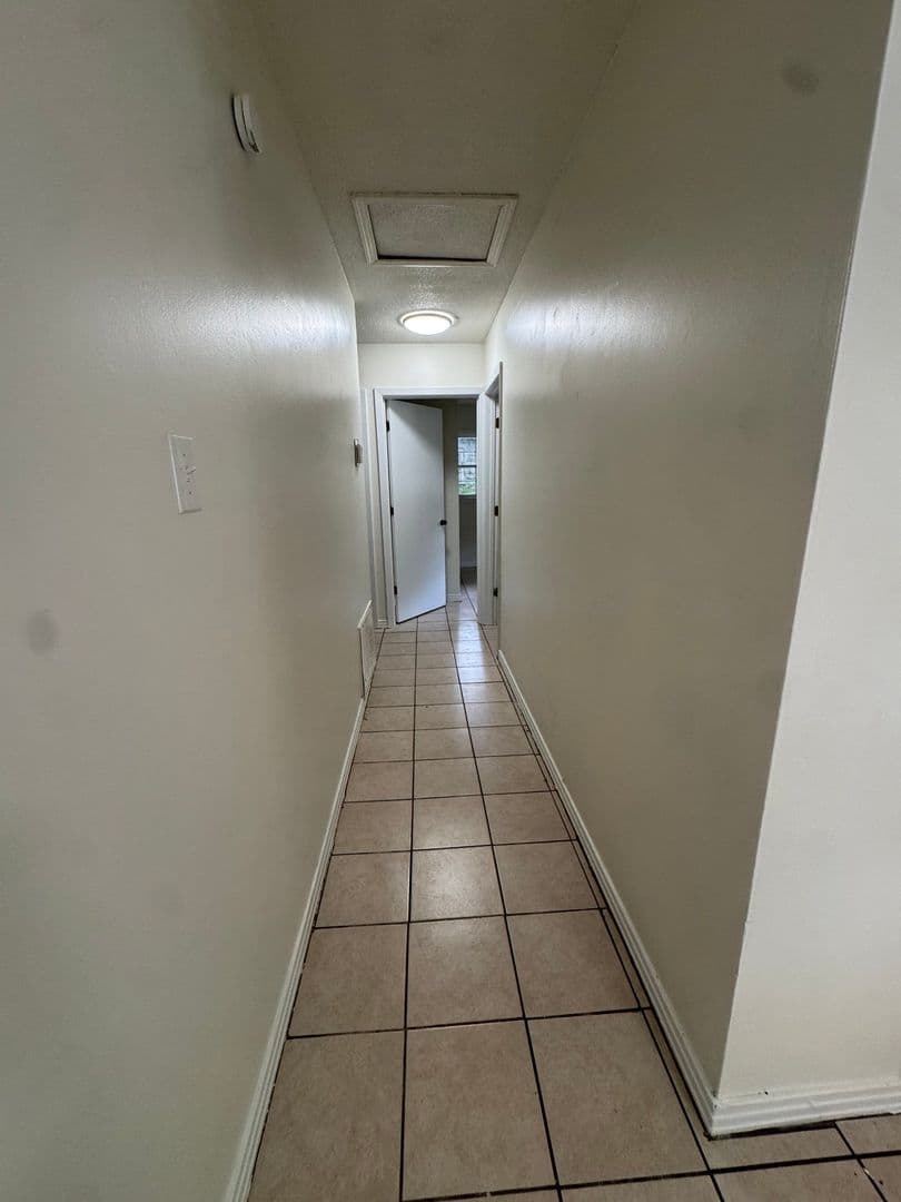 Mobile House: 1055 Anders Dr