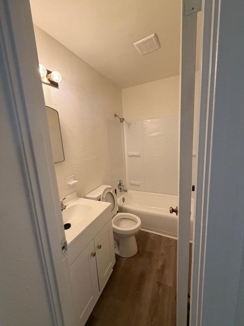Mobile House: 6459 Barker Dr N