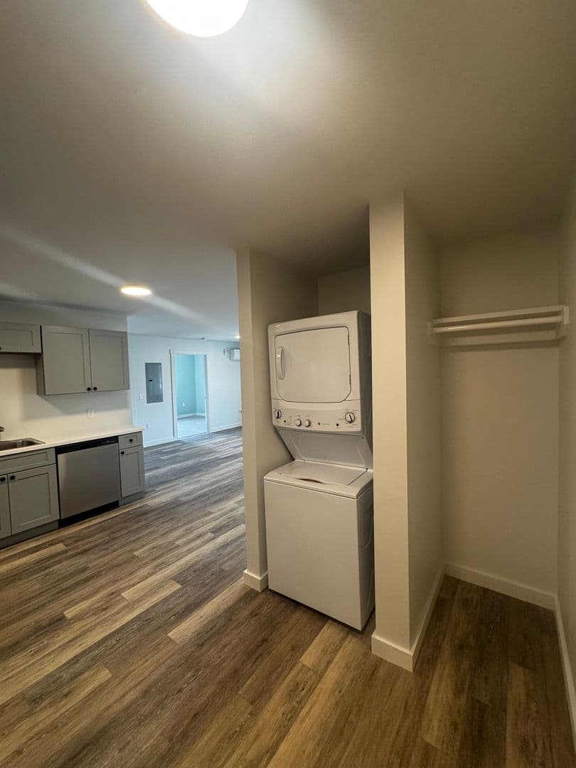 Morristown Apartment: 4 Gordon Lane