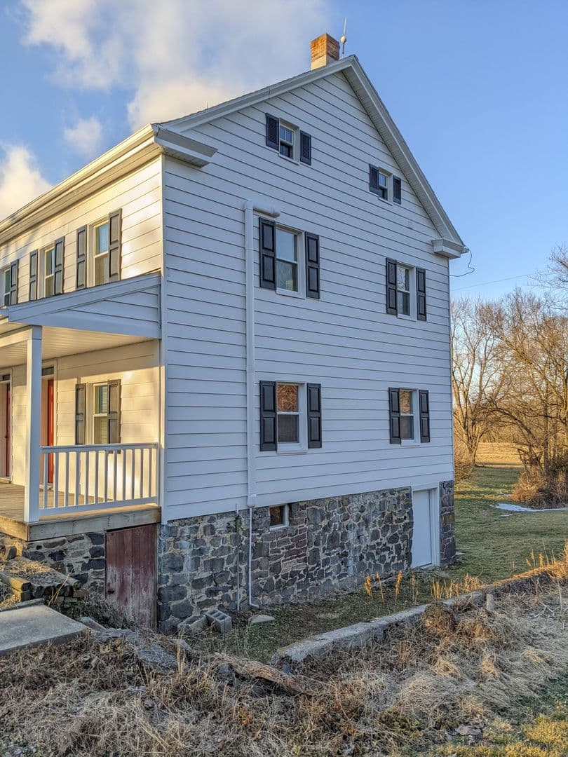 Elizabethtown House: 149 Hillsdale Rd