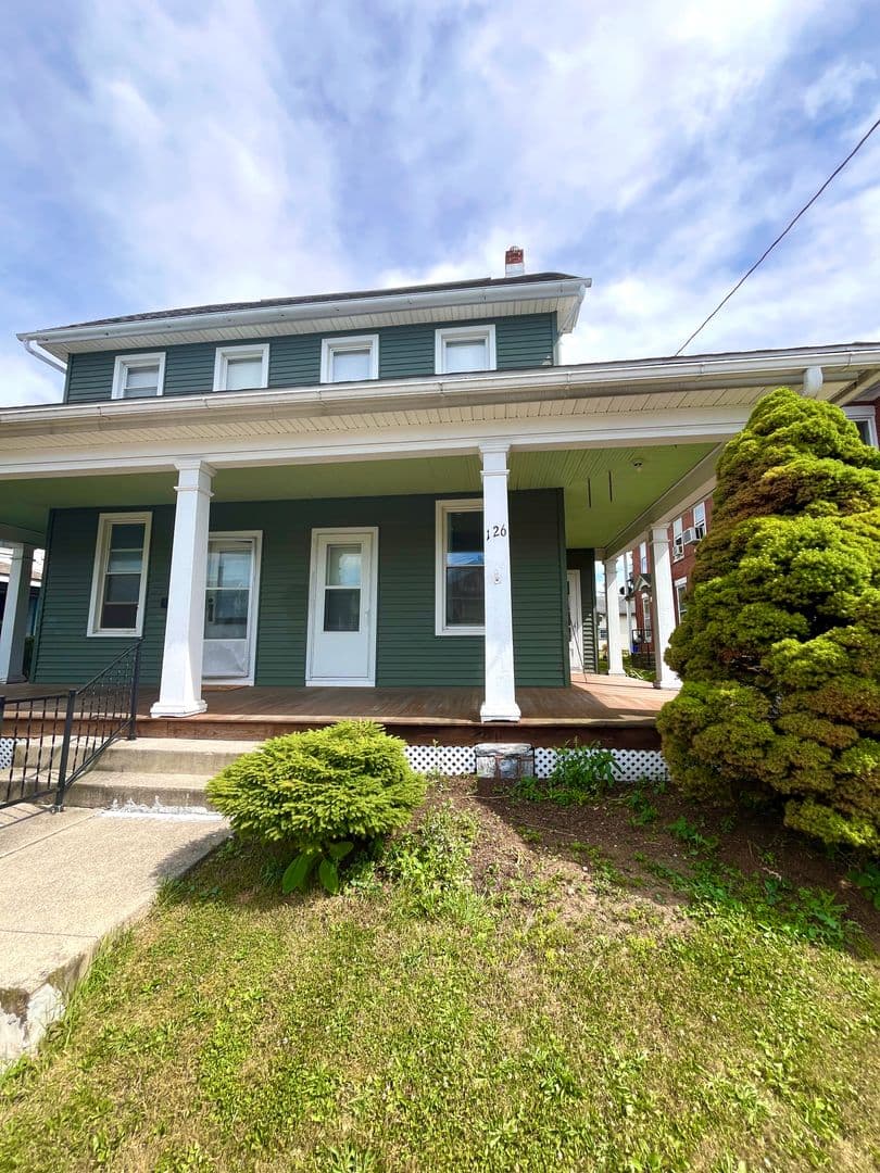 Palmyra Apartment: 126-128 E Maple St