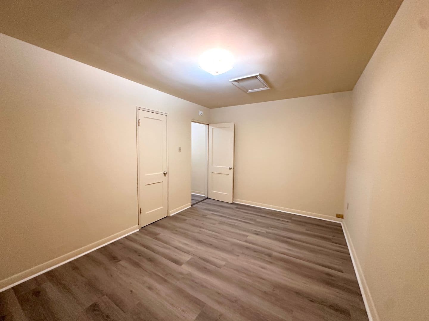 Hershey Apartment: 225-227 W Areba Ave