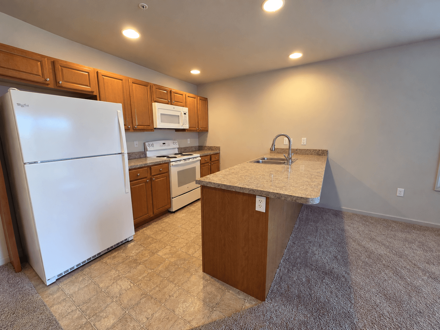 Elizabethtown House: 172 Randolph Dr