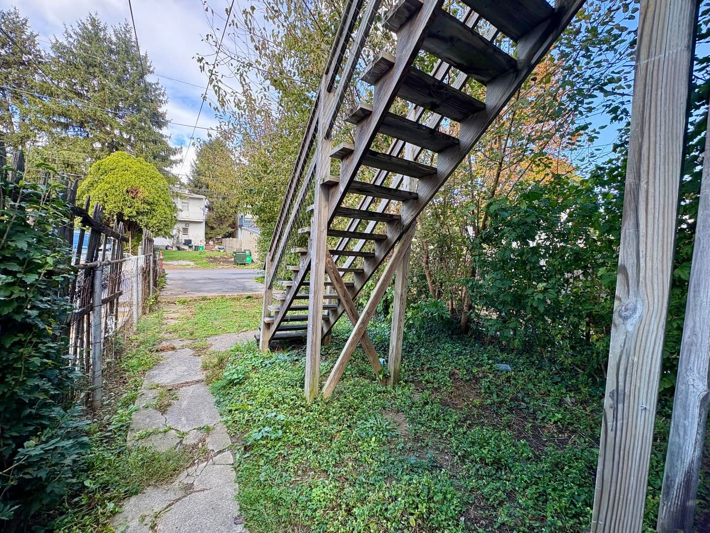 York Apartment: 643 Lincoln St