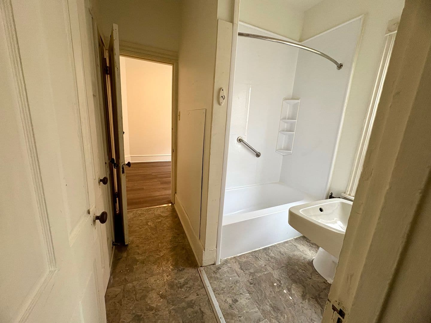 Lancaster Apartment: 403 W James St
