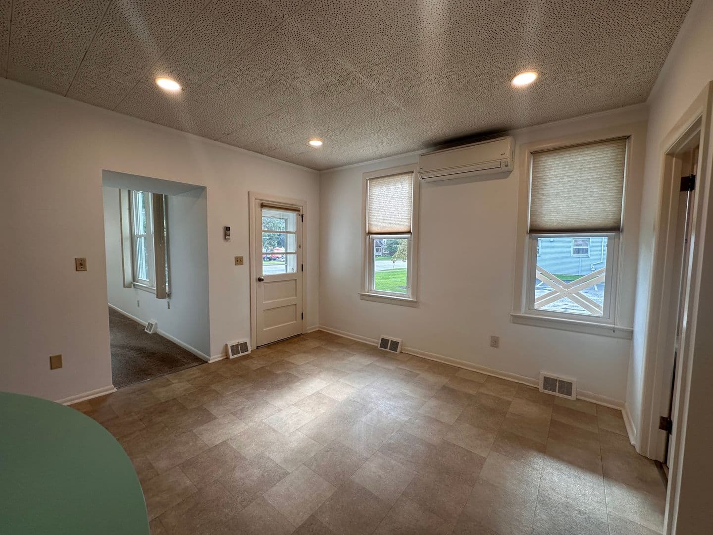 Cleona Apartment: 125 W Penn Ave