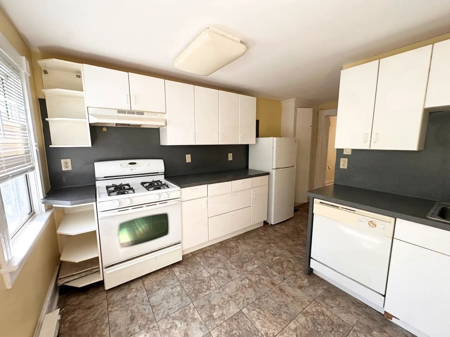 Lancaster Apartment: 222 E Clay St