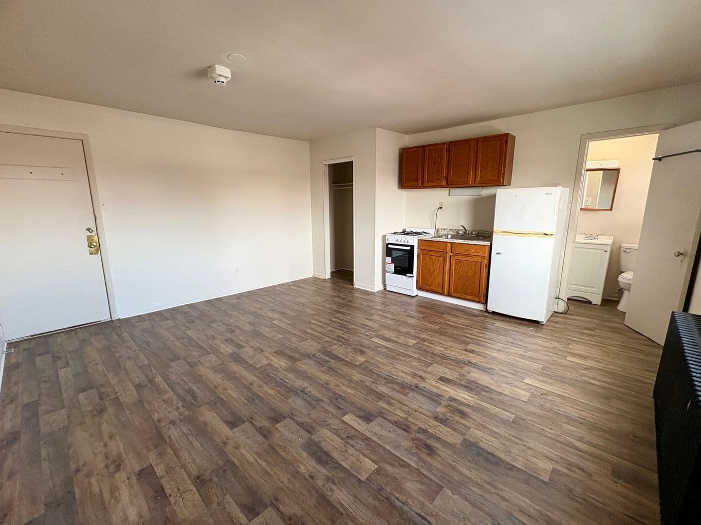Lancaster Apartment: 403 W James St