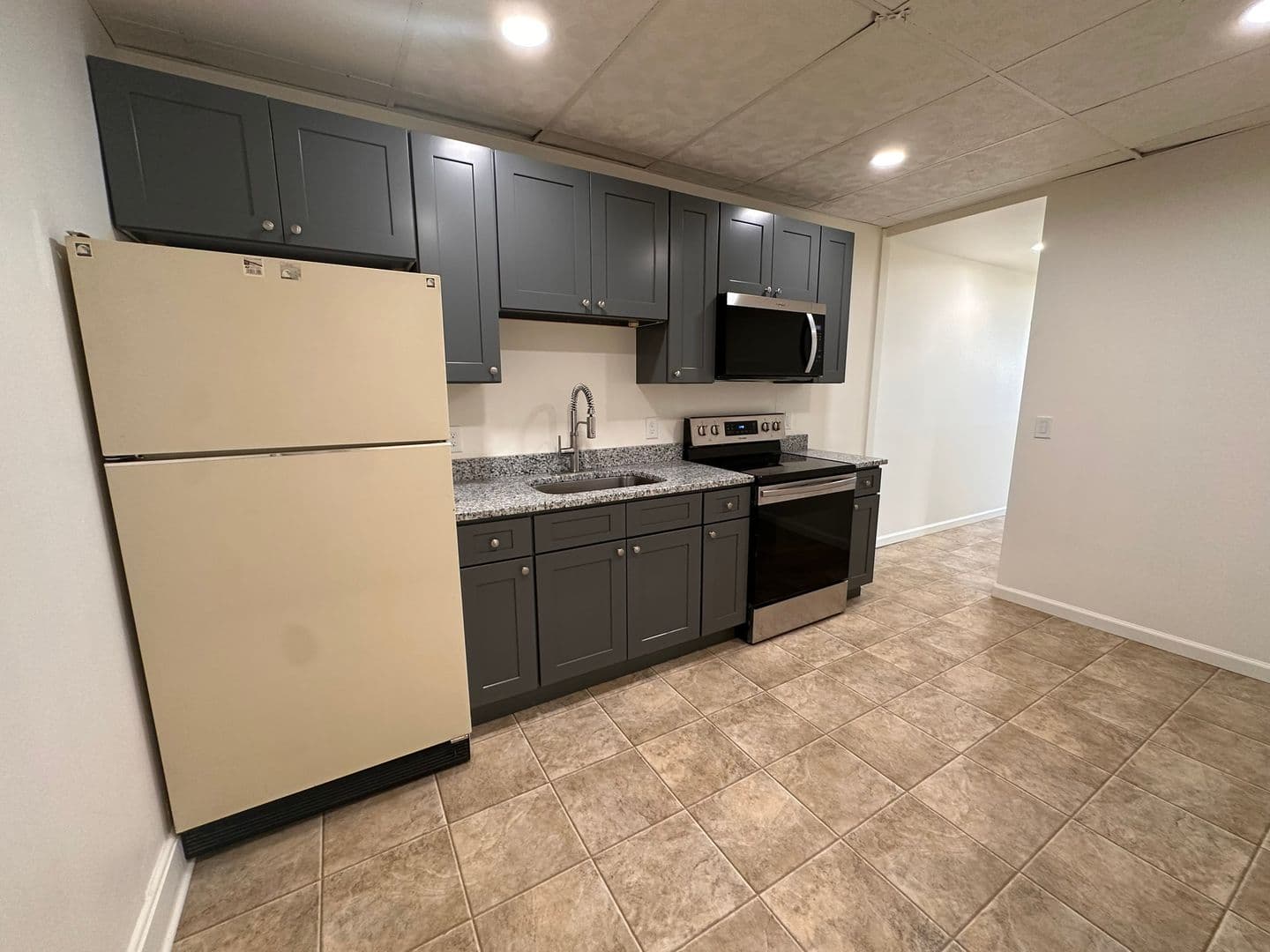Lebanon Apartment: 324 N 11th Street