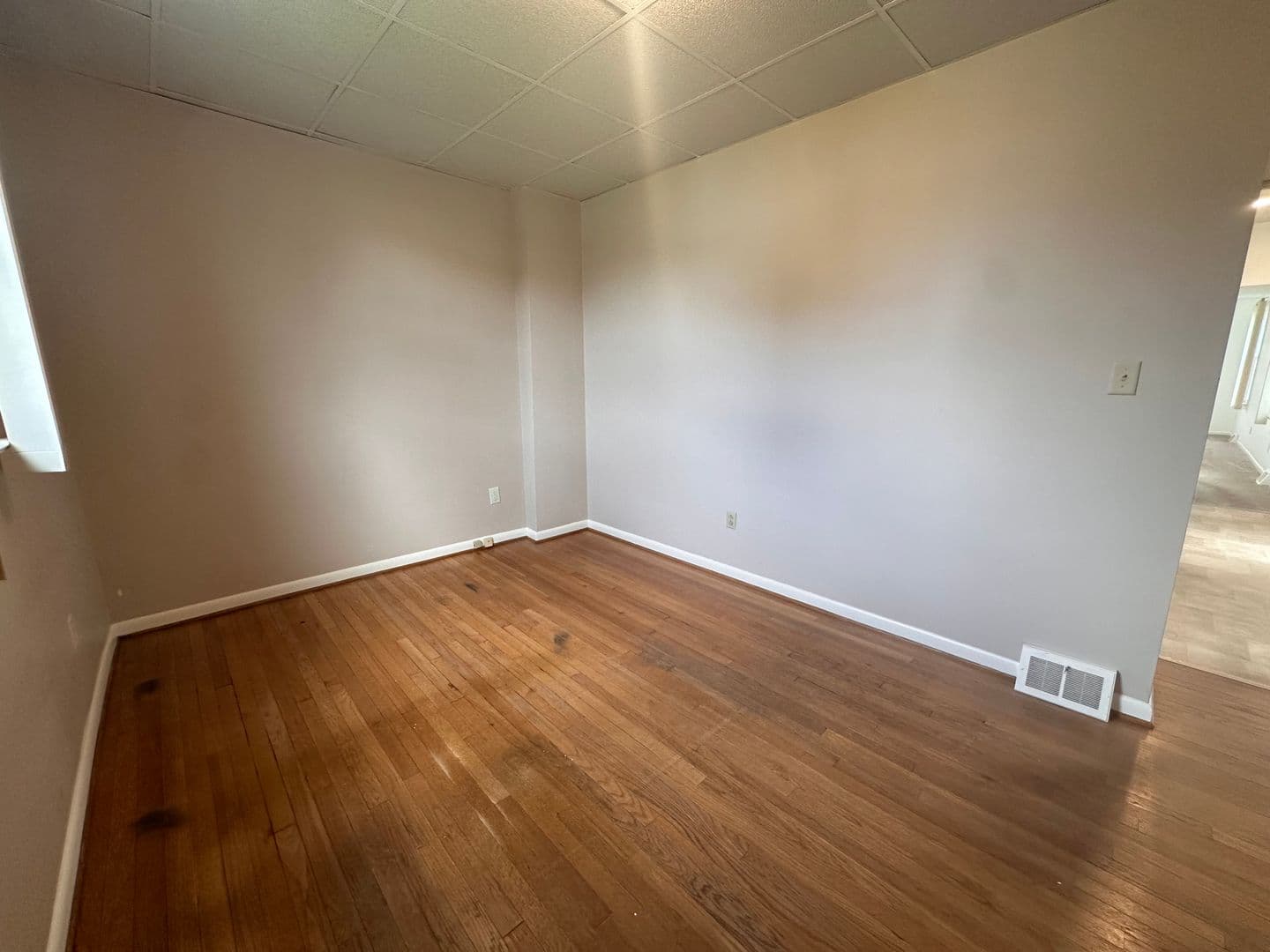 Cleona Apartment: 125 W Penn Ave