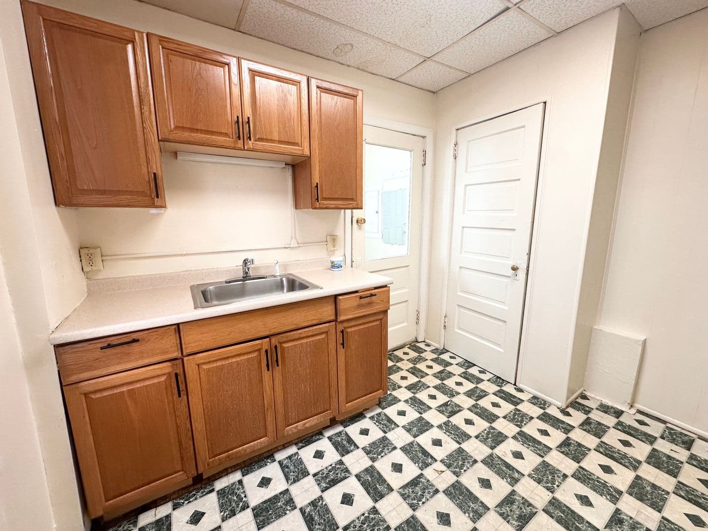 Lancaster Apartment: 222 E Clay St
