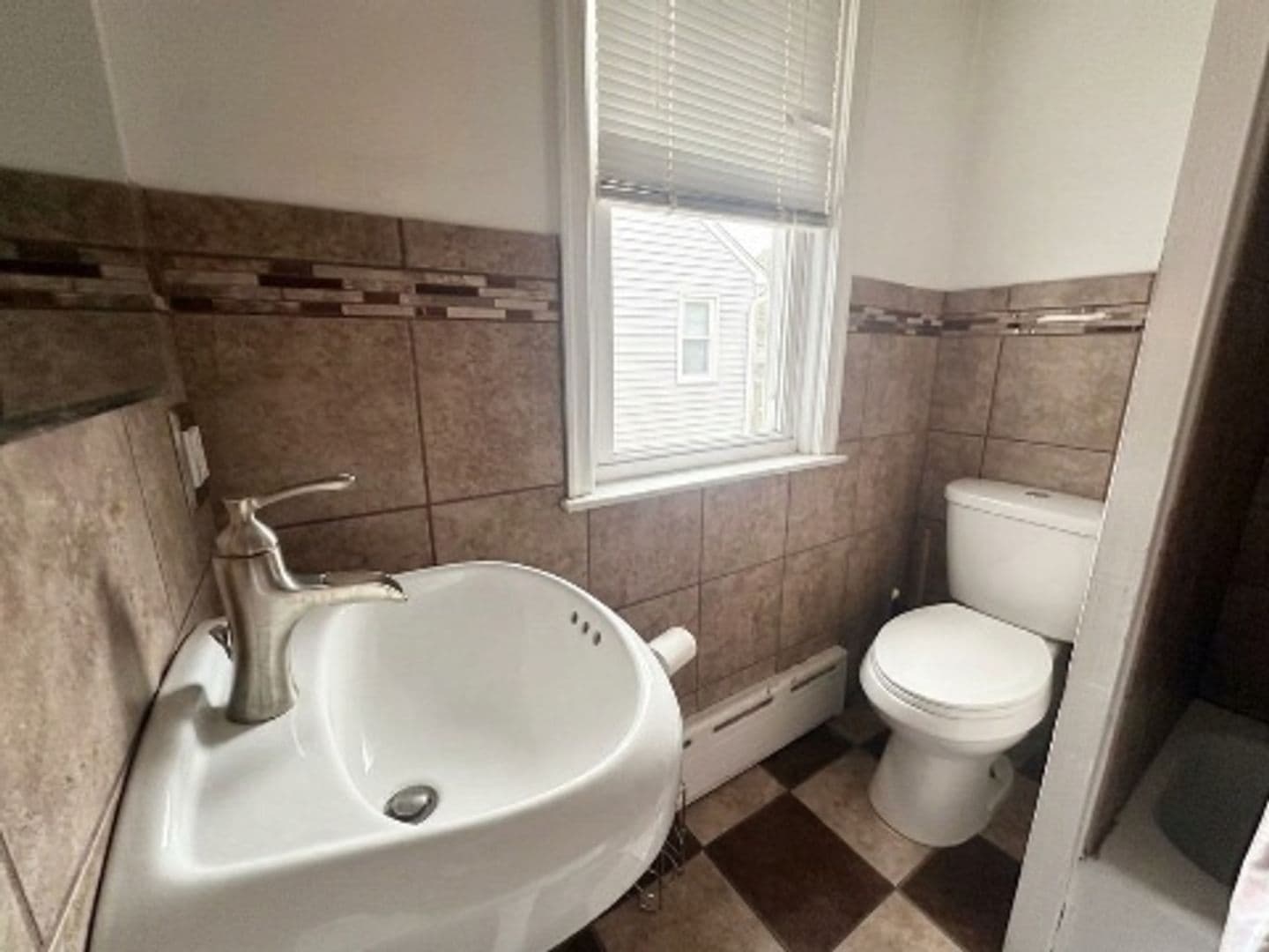 York Apartment: 611 Wallace St