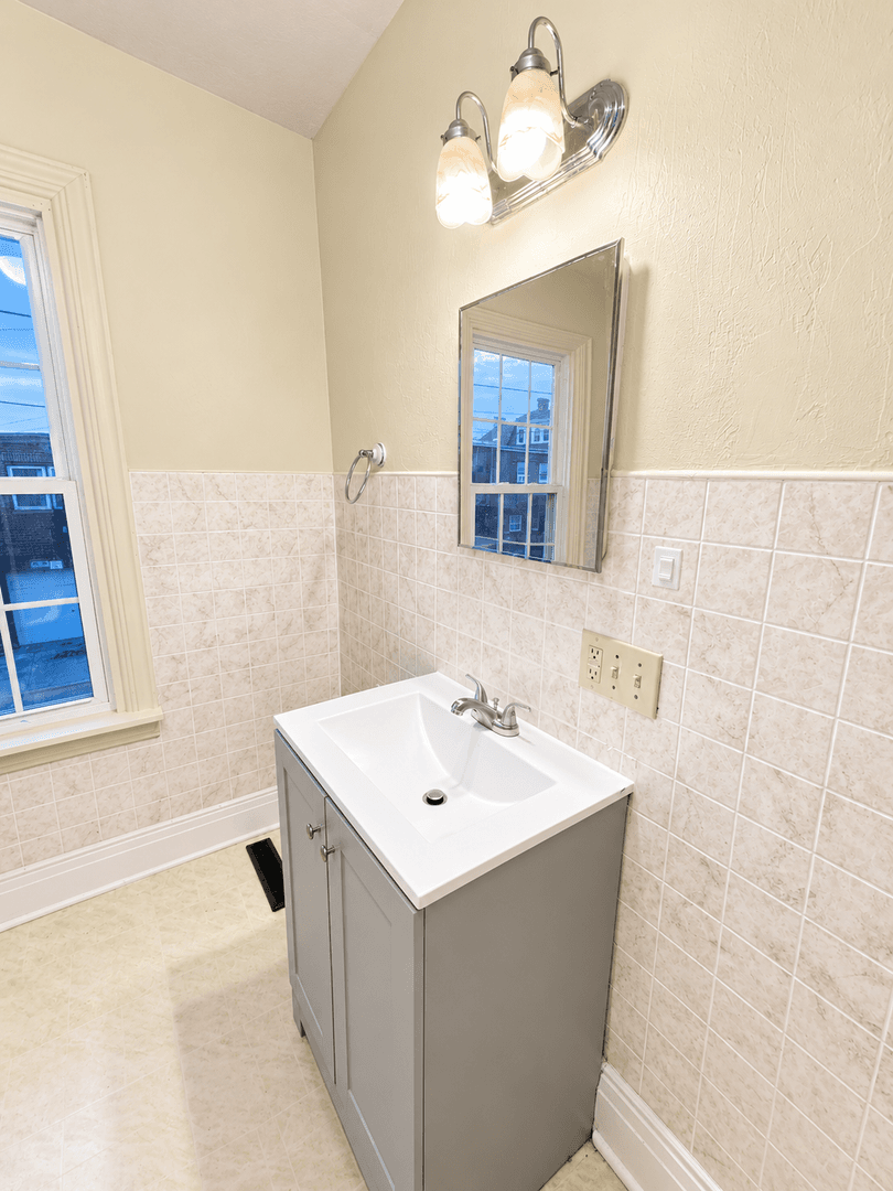 Lebanon House: 516 N 11th Street