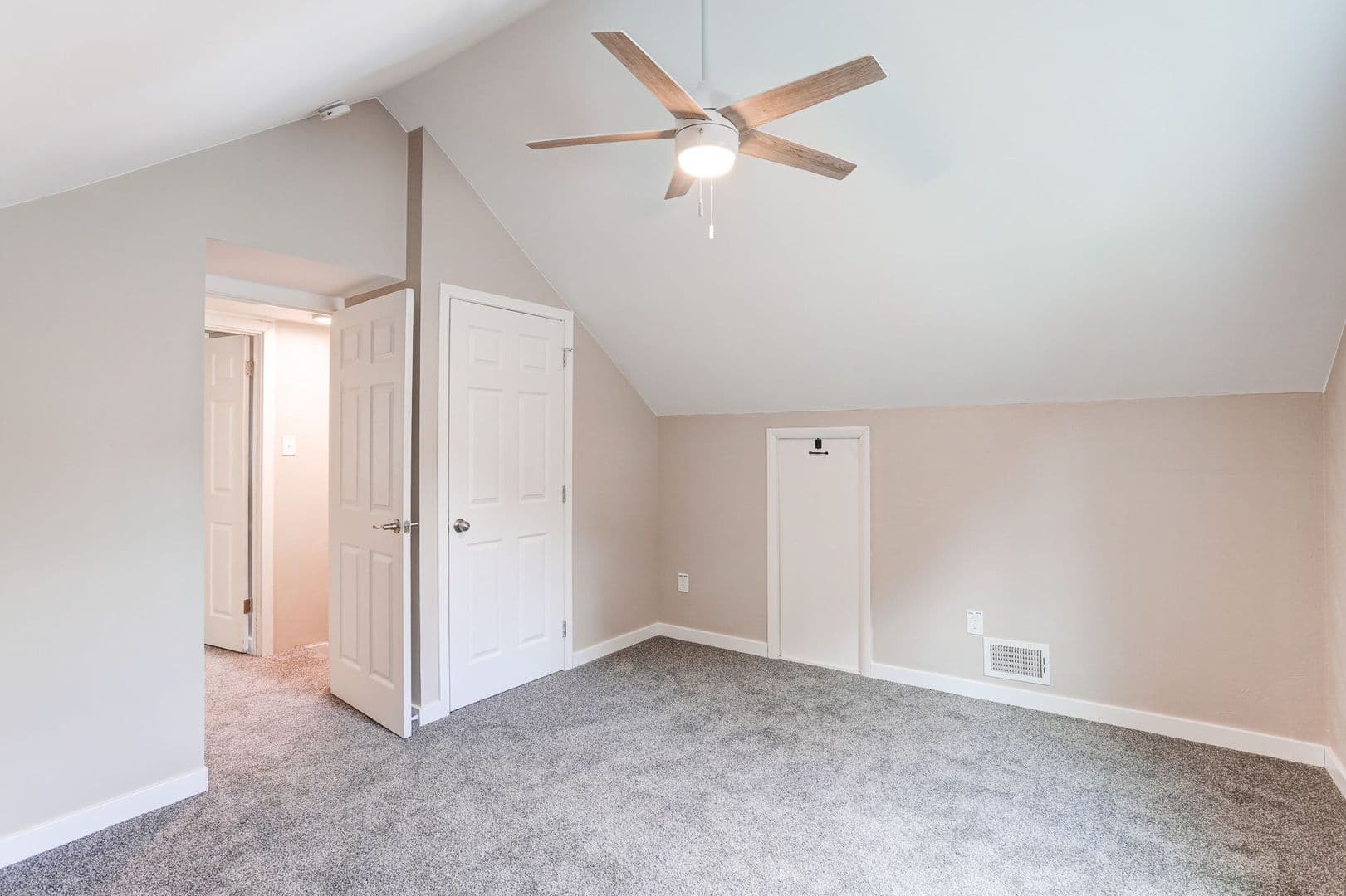 Elizabethtown House: 336 Snyder Avenue